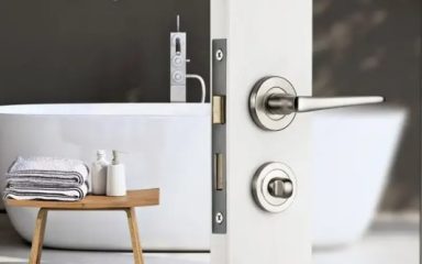 مقایسه دستگیره معمولی درب با دستگیره هوشمند