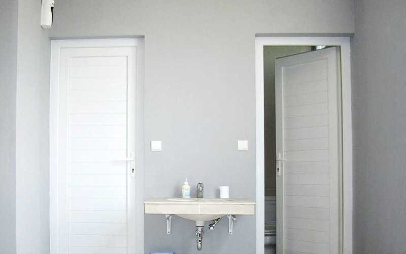 تفاوت درب تمام PVC و درب روکش PVC: راهنمای تشخیص درب ضد آب واقعی