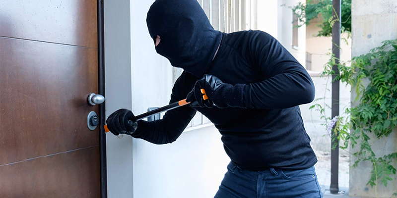راهنمای تعویض درب پس از سرقت: اقدامات ضروری برای امنیت و آرامش شما