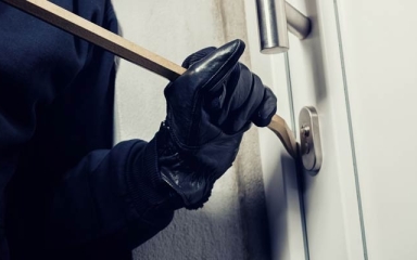 روش های تخریب درب ضد سرقت: آشنایی با شگردهای سارقان و راهکارهای دفاعی