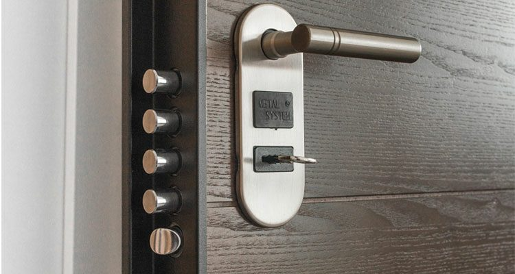 انتخاب دستگیره درب: ۷ نکته کلیدی برای درب‌های داخلی و ورودی