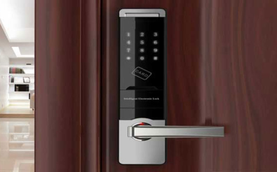 درب ضد سرقت یا قفل هوشمند؟ کدام یک برای امنیت خانه شما انتخاب بهتری است؟