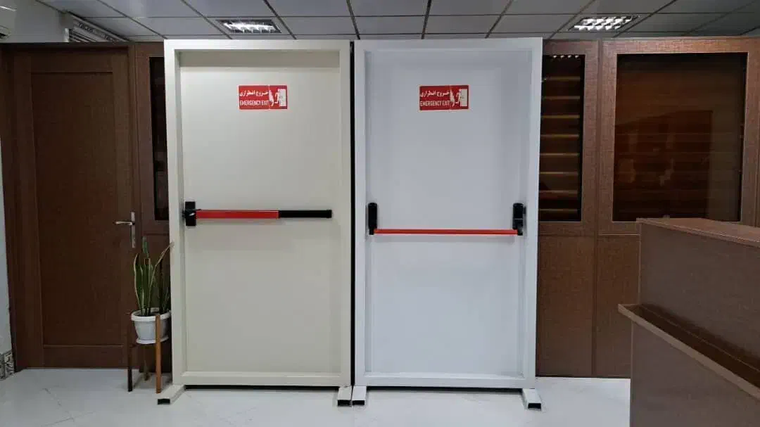 راهنمای کامل خرید درب ضد حریق: از الزامات آتش‌نشانی تا انتخاب بهترین مدل